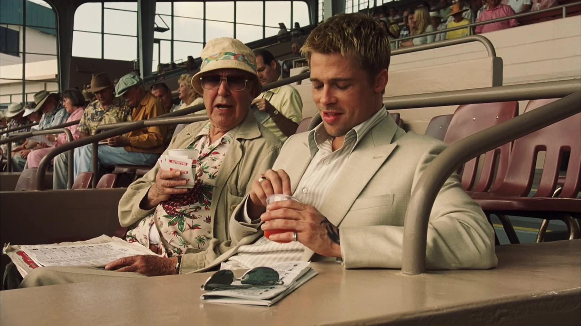 Oceans eleven. Одиннадцать друзей Оушена (2001). Брэд Питт одиннадцать друзей Оушена. Джордж Клуни 11 друзей Оушена.