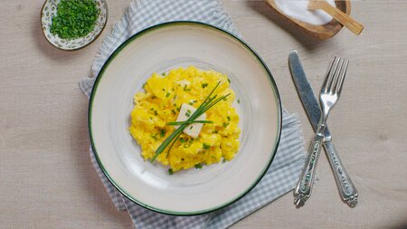 Jennifer’s Perfect Brunch: Classic Buttery Scramble Jennifer’s Perfect Brunch: Classic Buttery Scramble