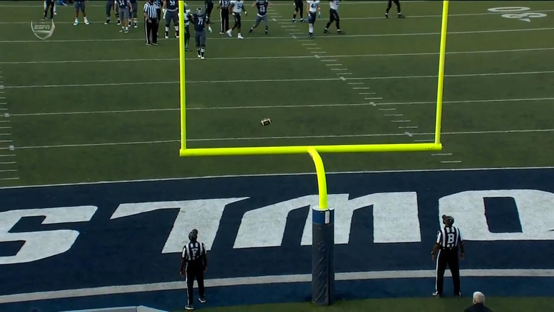 Have you ever seen a quadruple doink in football before? Article