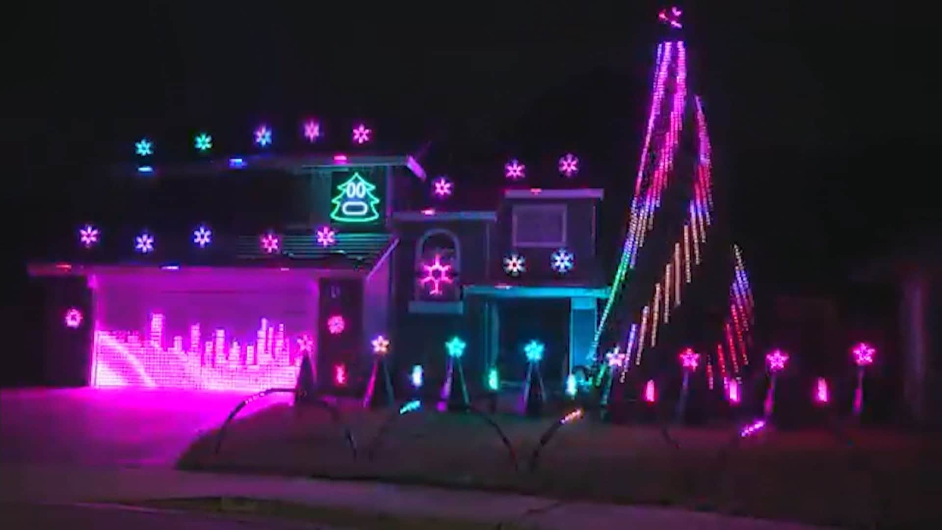 CTV Your Morning S5E79 This house has an epic holiday light show set to aha's 'Take On Me'
