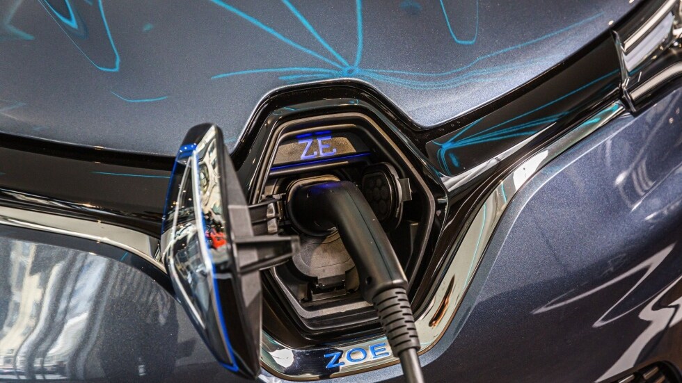 Electric vehicle makers look to minimize IPO risk by using SPACs