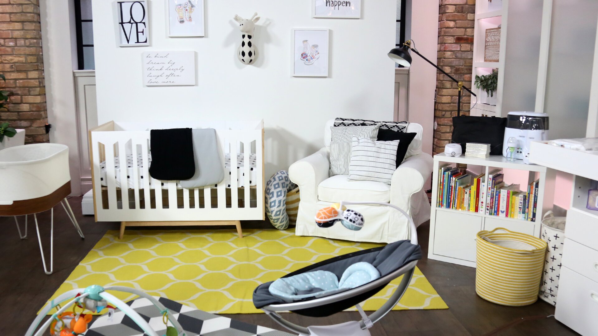 A complete guide of what to buy when prepping for a new baby