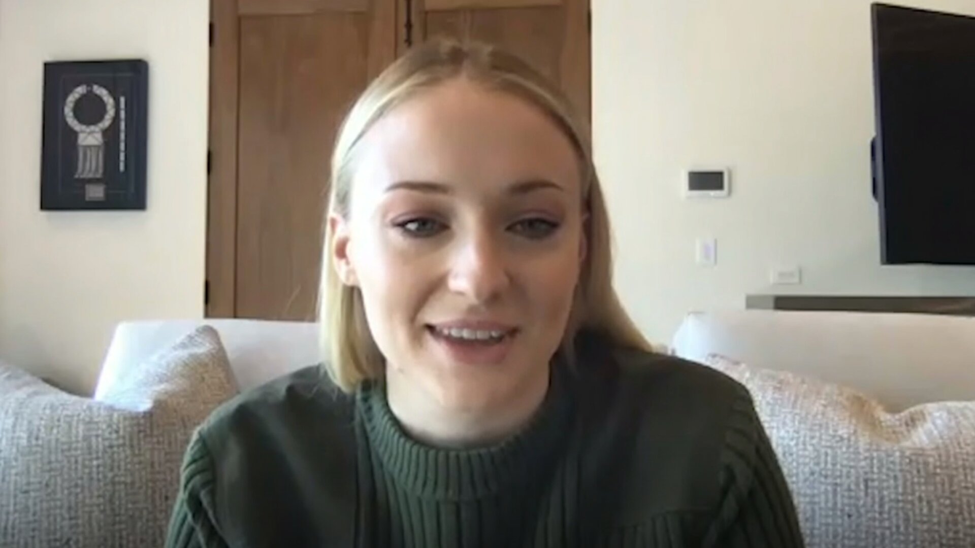 Clips: Sophie Turner Enjoys Being Quarantined With Joe Jonas