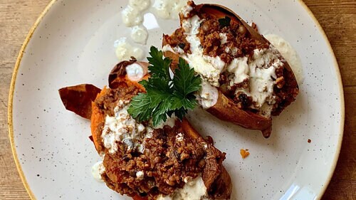 Meredith’s Tips: Organize Your Books Into a Rainbow Meredith’s Tips: Organize Your Books Into a Rainbow