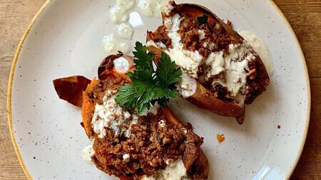 Meredith’s Tips: Organize Your Books Into a Rainbow Meredith’s Tips: Organize Your Books Into a Rainbow