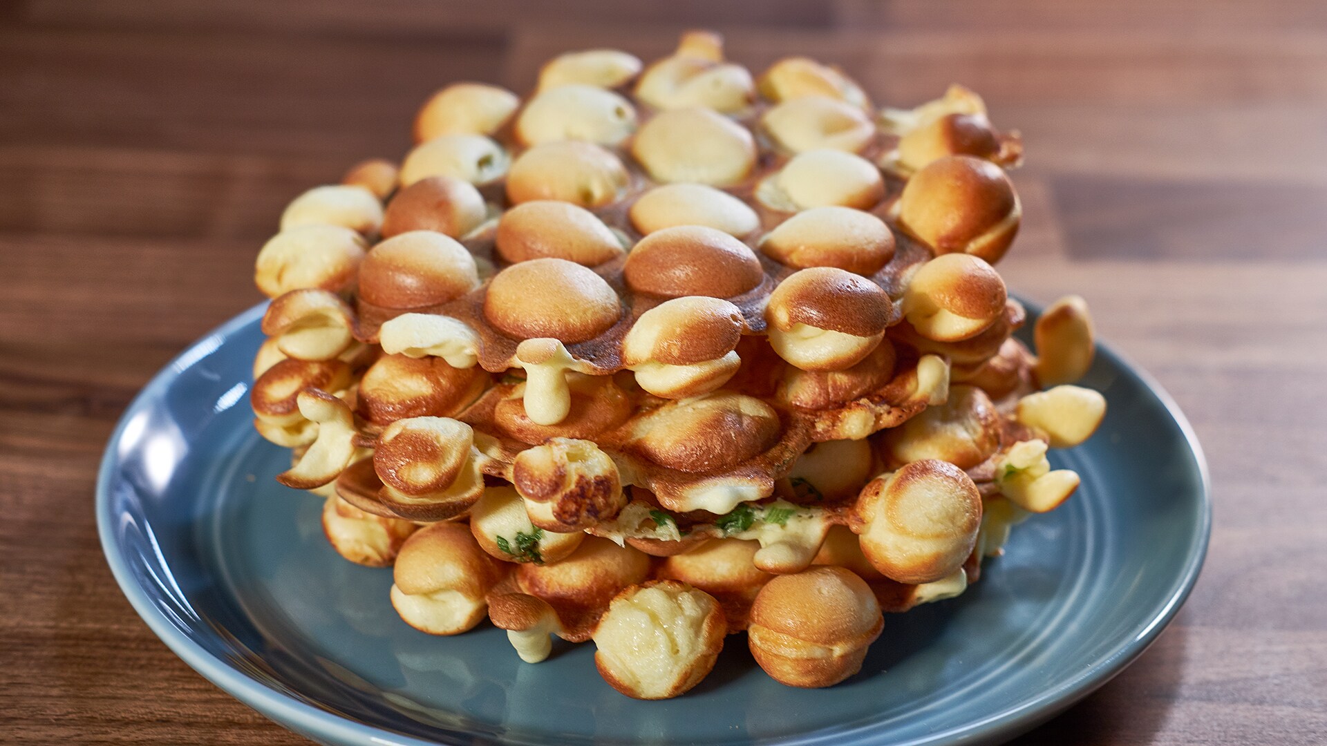 Mary In A Minute: Cheddar Onion Eggettes