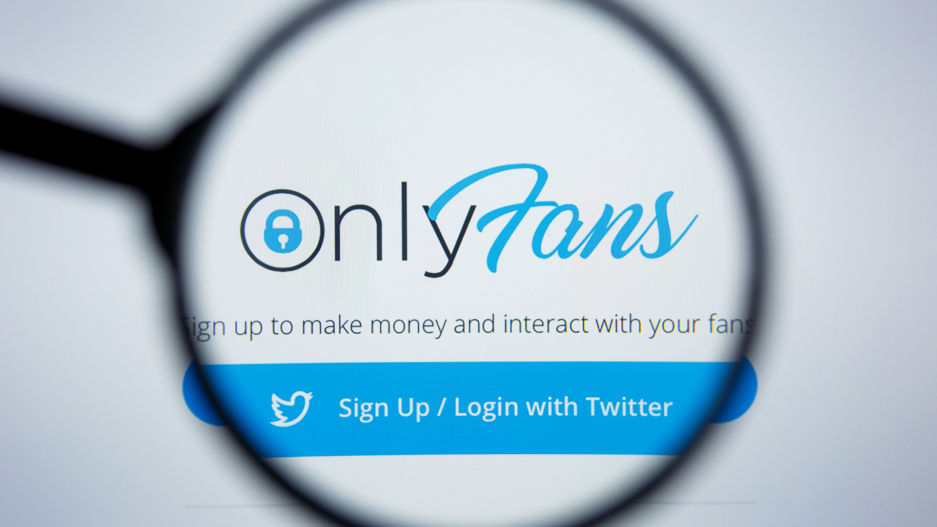 The Social S7:E206 Influencers and celebrities are flocking to OnlyFans - b...
