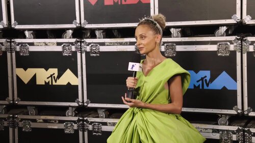 Nicole Richie's MTV VMAs Look Is An 'Homage To Nature' Nicole Richie's MTV VMAs Look Is An 'Homage To Nature'