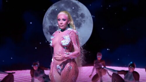Doja Cat Takes Us To Another Planet With Her Performance Of 'Say So' And 'Like That' Doja Cat Takes Us To Another Planet With Her Performance Of 'Say So' And 'Like That'