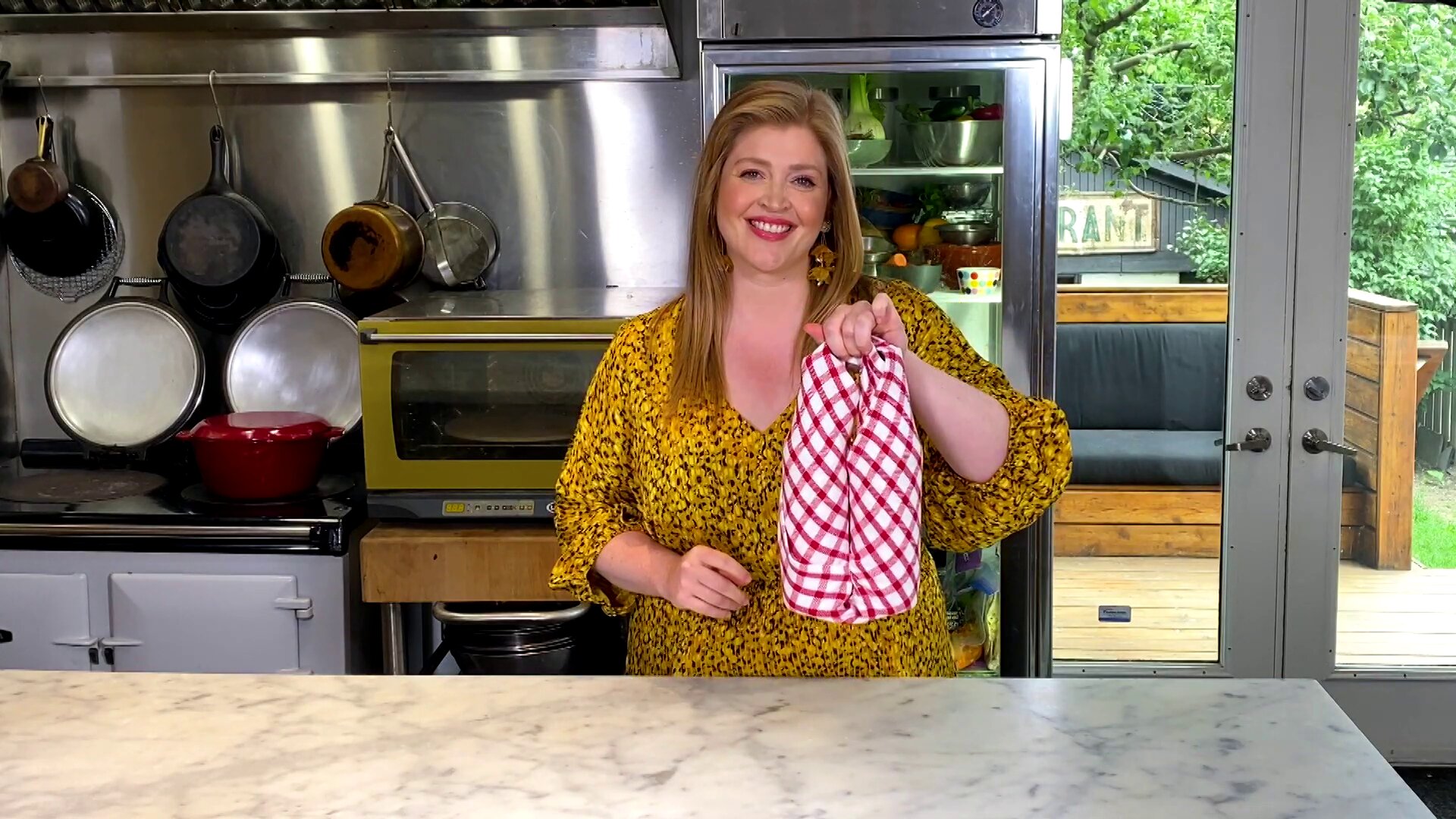 Meredith’s Tips: How to Make a Wine Bottle Carrying Case