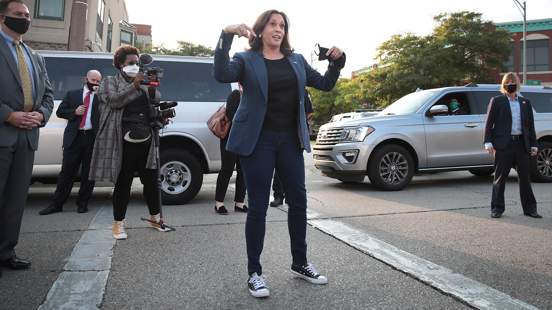 Should outlets cover what female politicians wear?