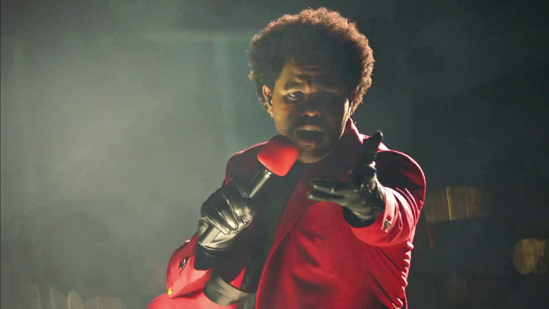 The Weeknd Opens The VMA With 'Blinding Lights' Performance