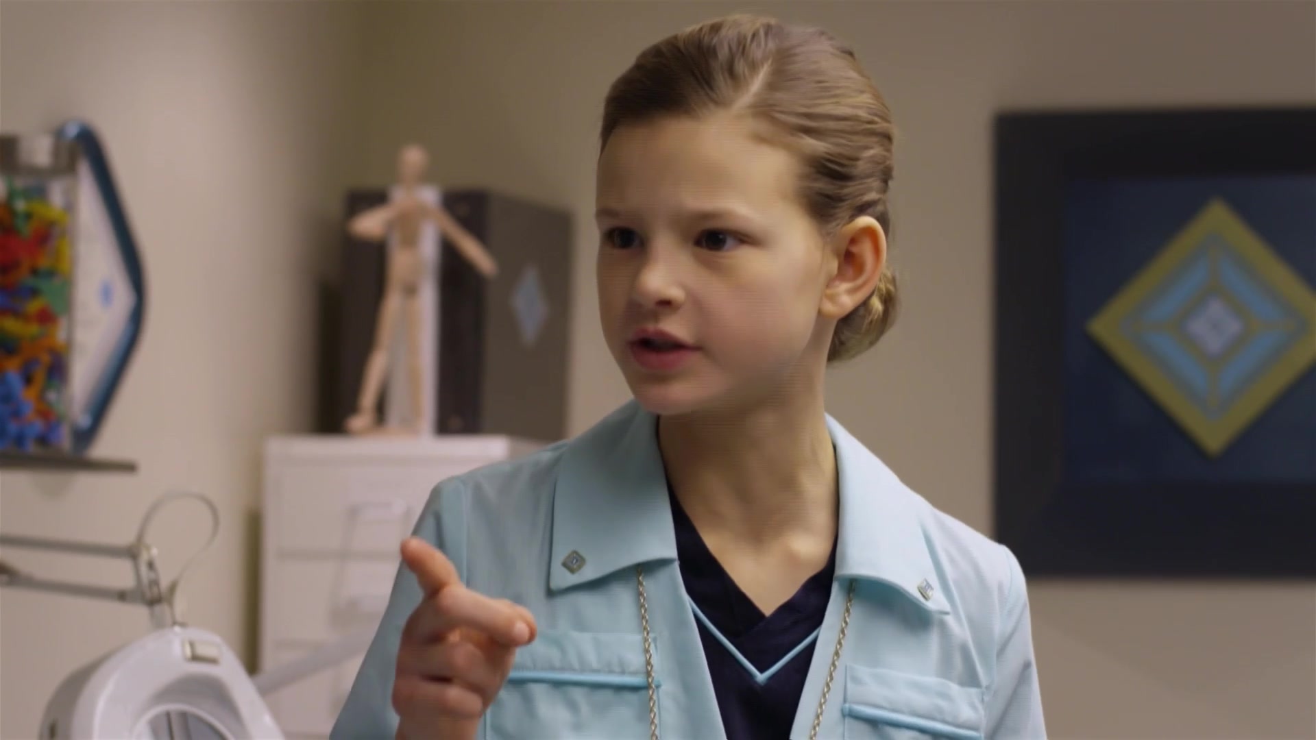 Odd Squad S1E30 The Curious Case of Piratitis; Oscar the Couch