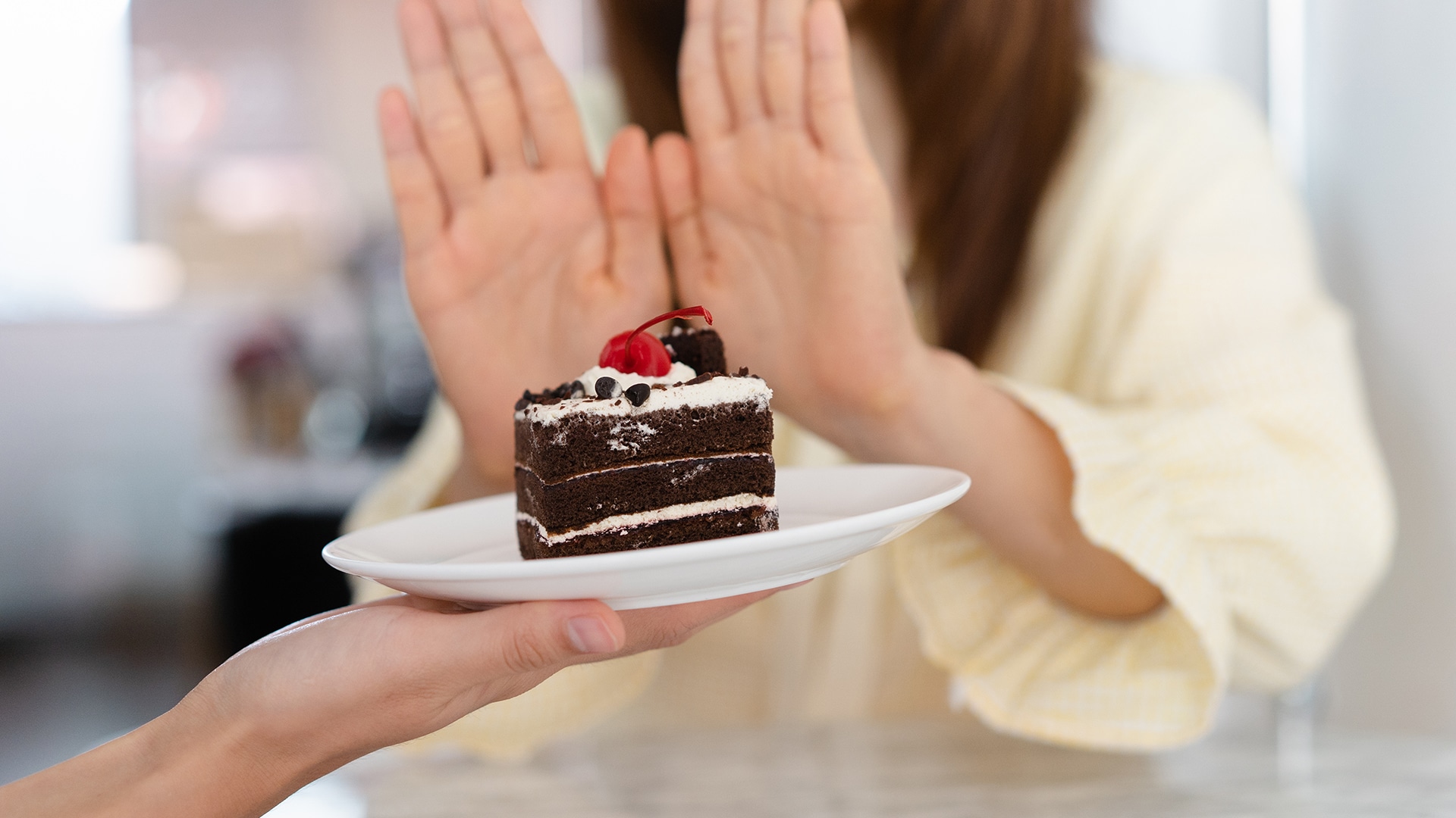 Have cake and eat it перевод. Настроение съесть торт. Have a Cake and eat it. Girl eat Cake. You can't have your Cake and eat it too.