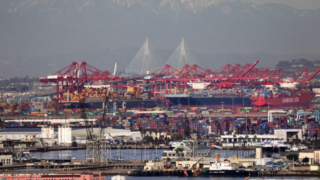 Global Shipping Costs Creep Higher After 16-Month Freefall - BNN Bloomberg