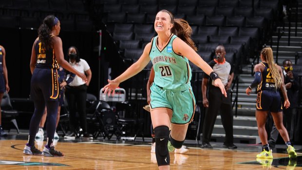 Best of 2021: Ionescu cashes in on game-winning three