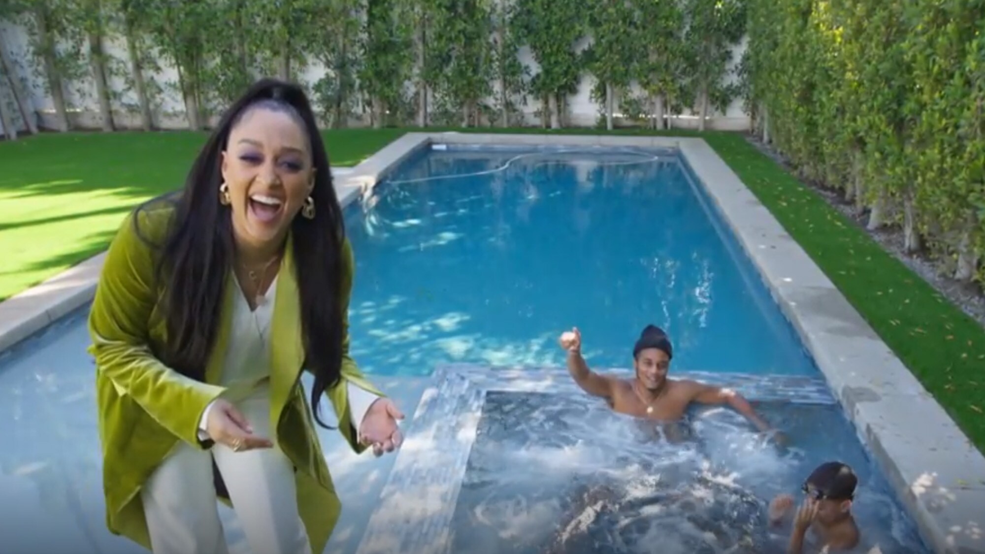 Cribs | S18:E3 | Tia Mowry / Snooki / Ryan Lochte