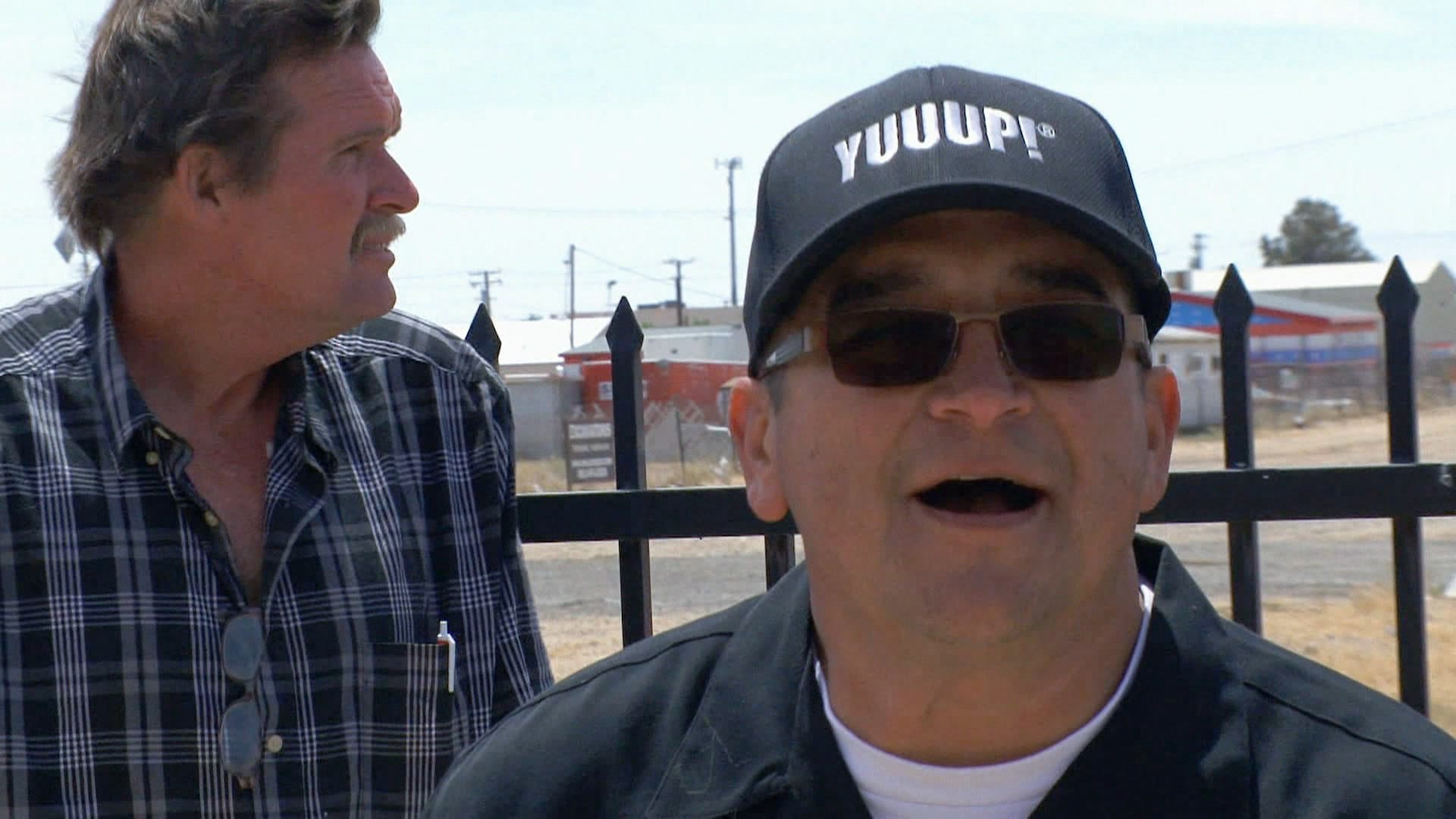 Storage Wars S13E14 Tour de Van Nuys Crave