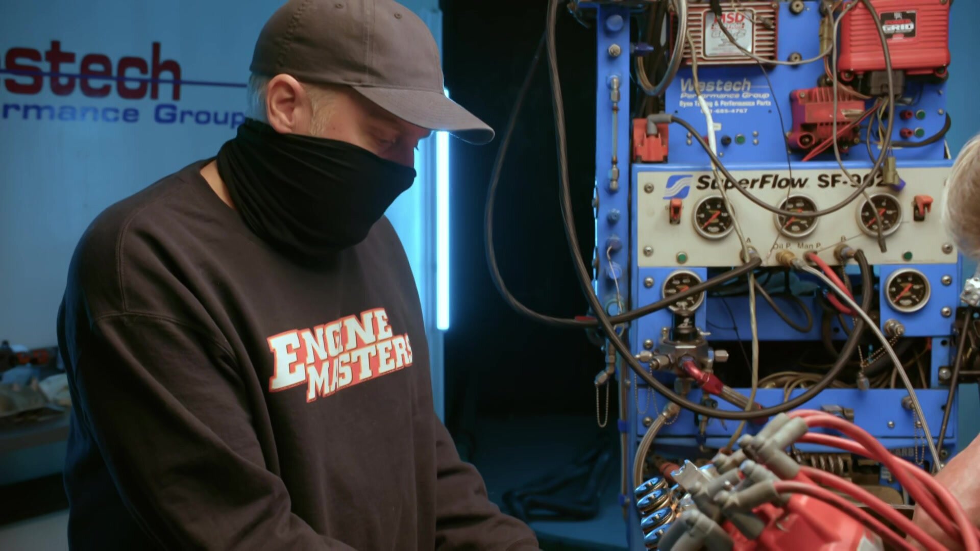 Engine Masters S6E16 The Wedge Head Shootout!!