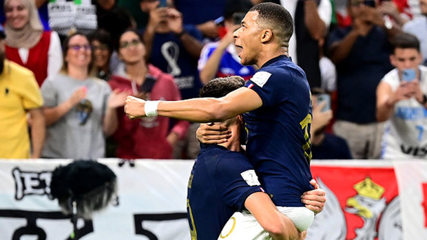 Mbappe, Giroud both make history in convincing win over Poland