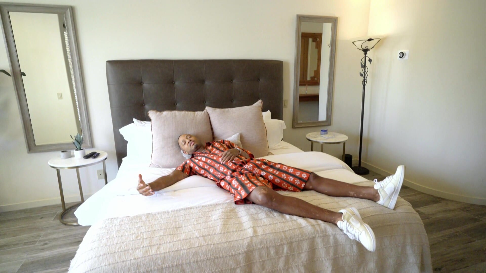 Cribs S19E10 Terrence J / Jana Kramer / Carson Kressley Crave