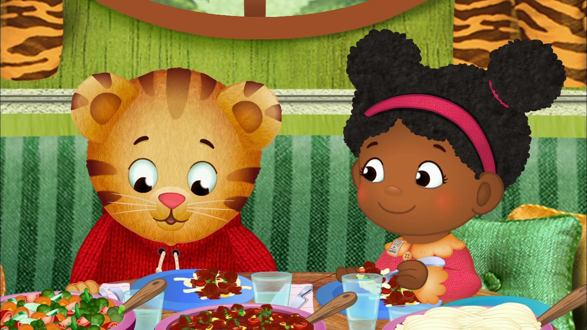 Daniel Tiger's Neighborhood | S1:E32 | Daniel Tries a New Food