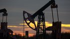 Oil traders plow half a billion barrels back into futures market