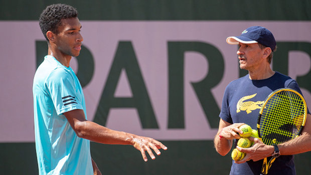 Auger-Aliassime stays aggressive on clay; opens Roland Garros on Chatrier 