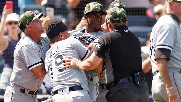 Benches clear in White Sox vs. Yankees game