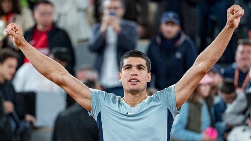 Alcaraz becomes youngest player in fourth round at Roland-Garros since 2006