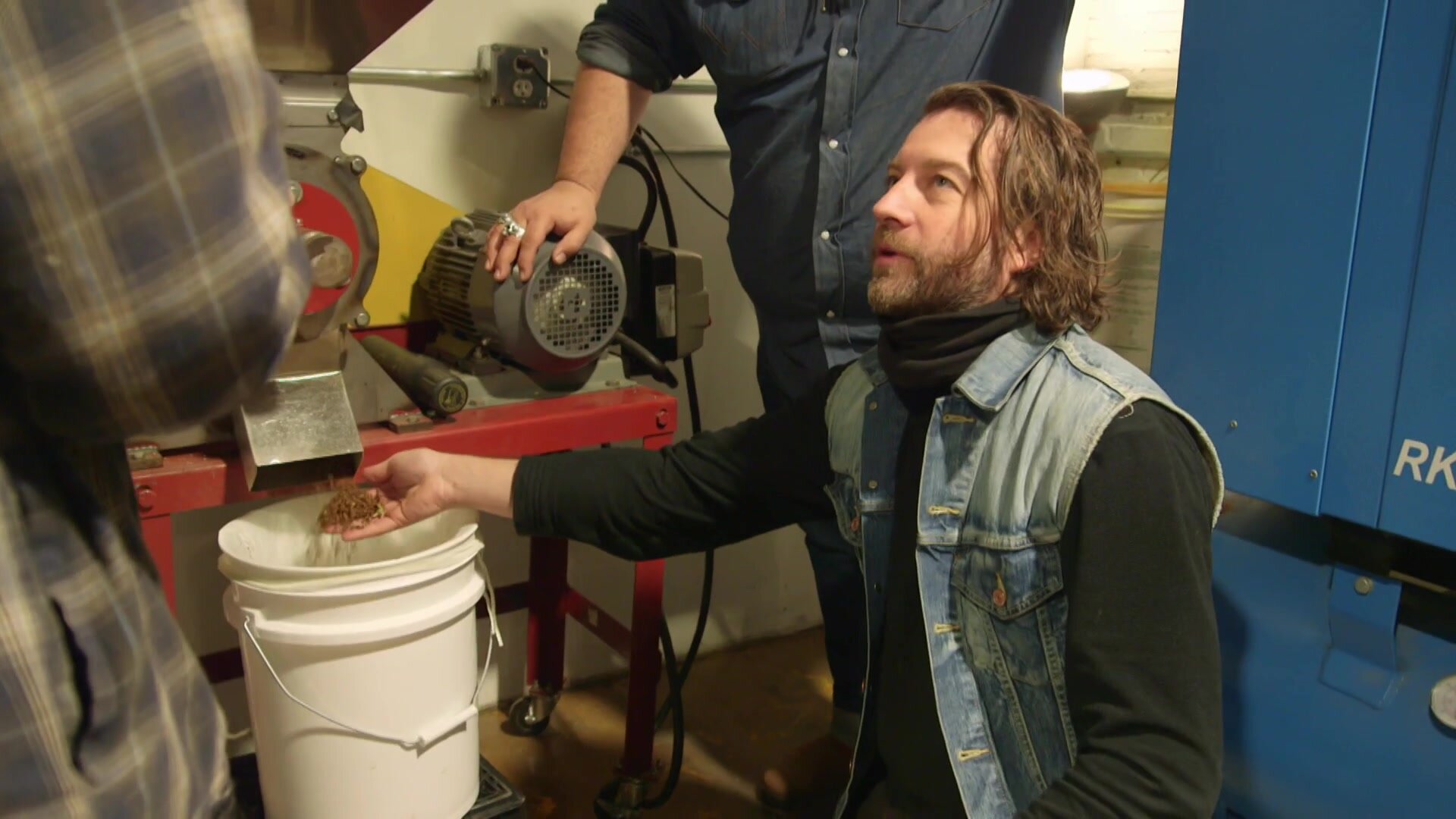 Moonshiners American Spirit S1E4 Prohibition Bathtub Gin