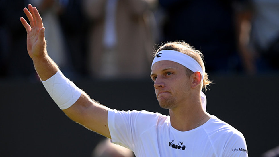 Davidovich Fokina upsets Hurkacz in opening round of Wimbledon