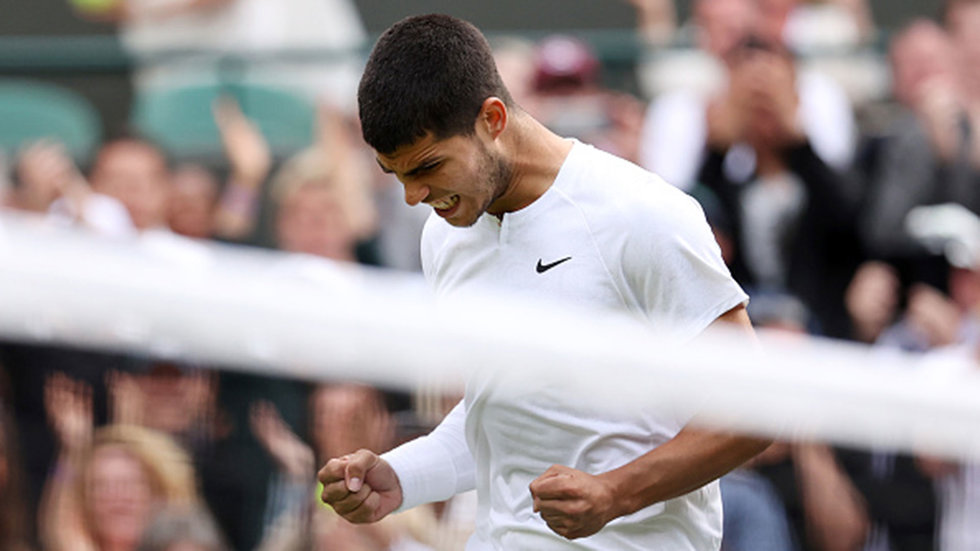 Alcaraz soars to straight sets win over Otte at Wimbledon