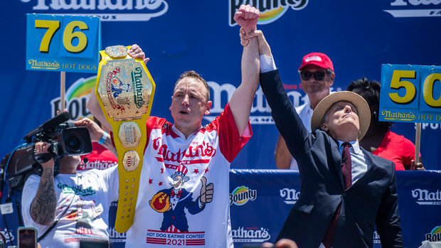 Must See: Hobbled Joey Chestnut sill demolishes way to 15th hot dog eating title
