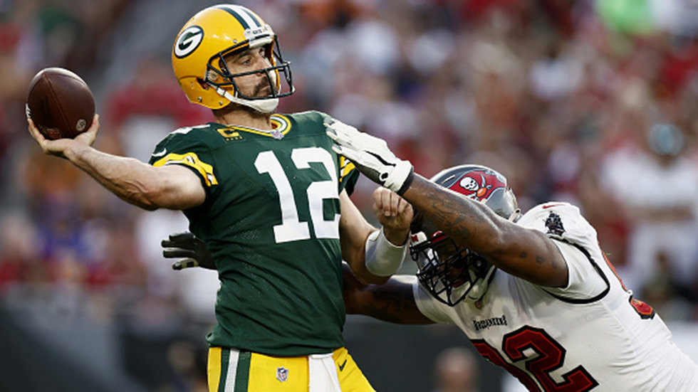 Sanchez: 'Younger' Rodgers is a better QB than Brady right now