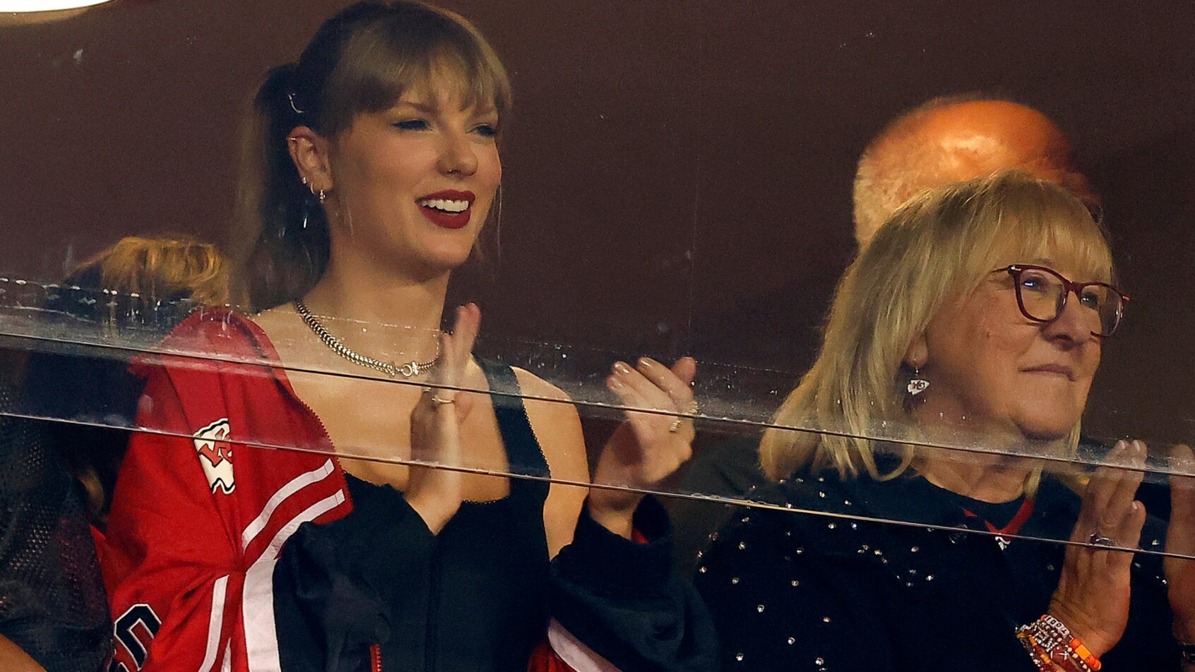 Patrick Mahomes' slide burns Chiefs bettors with Taylor Swift