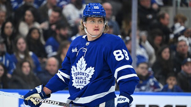 Devils' 13-game win streak halted in 2-1 loss to Maple Leafs