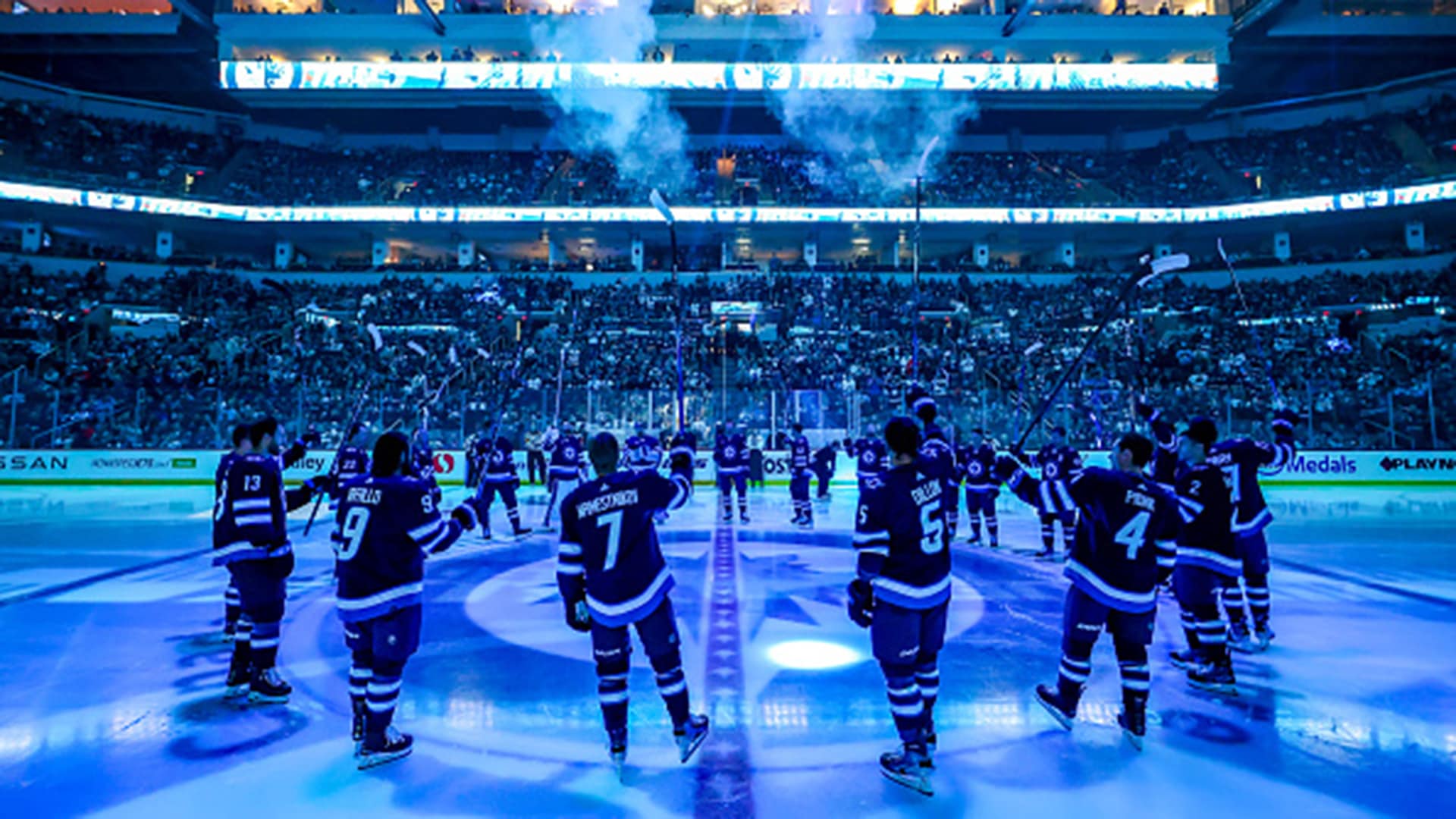 Lightning share Stadium Series spotlight with family, fans, each other