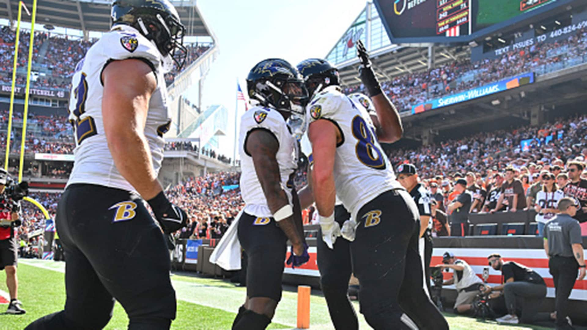 Lamar Jackson has 4 TDs as Ravens roll to 28-3 win over Browns 