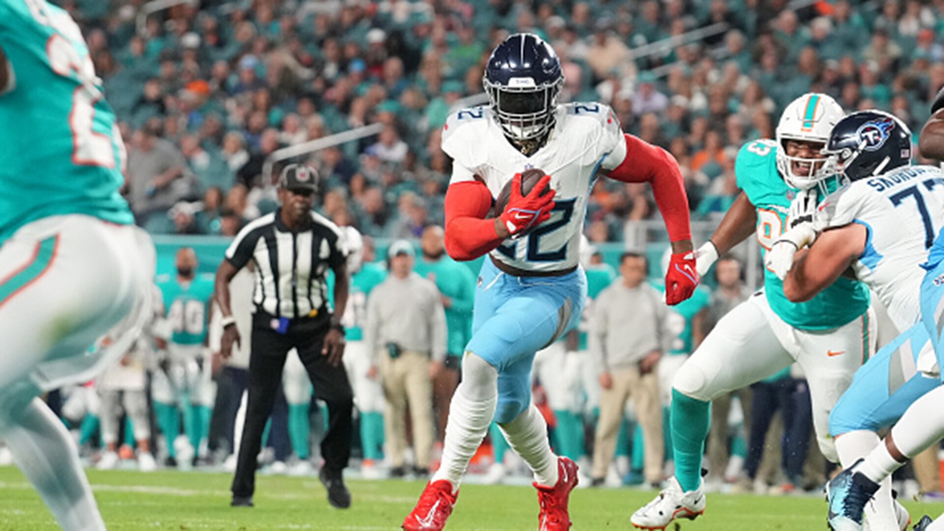 Will Levis rallies Titans for 2 late TDs, 28-27 win over Dolphins