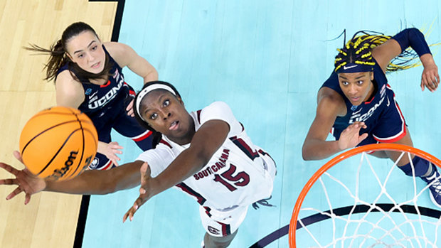 South Carolina looking to extend record winning streak in tough test vs. UConn Sunday