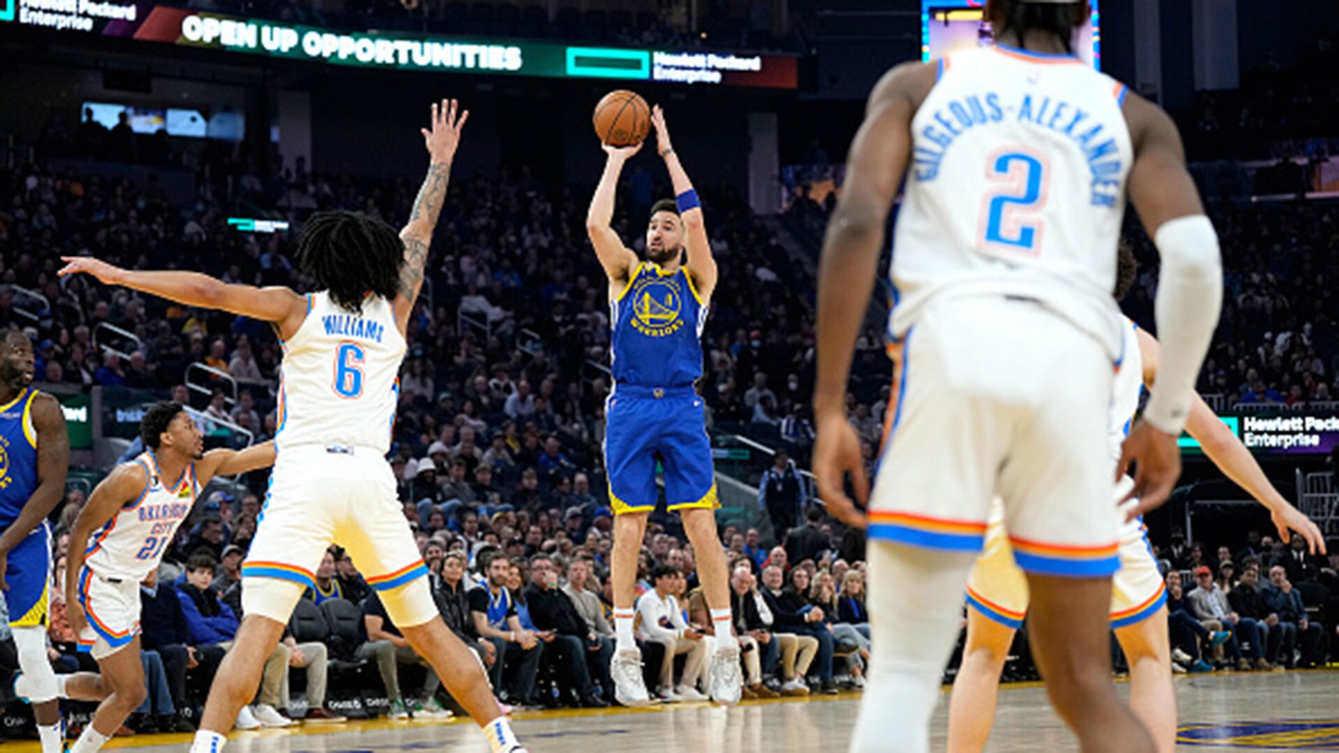 Thompson scores 42 points with 12 3s, Warriors beat Thunder