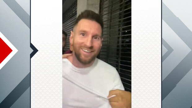 Messi swarmed by fans in Argentina outside of Buenos Aires restaurant