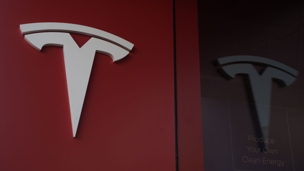 Tumultuous Tesla, Trouble On The Verizon & Snap'ed In Half