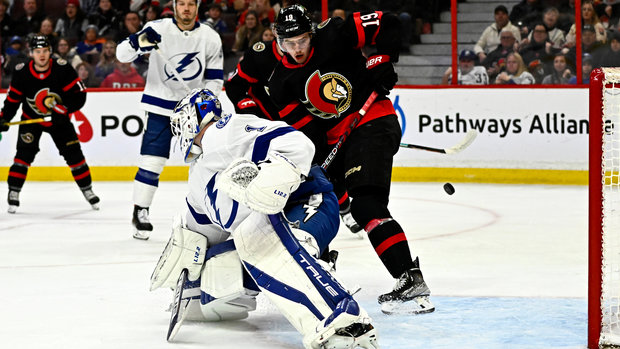 Desperate Sens rout Lightning to keep playoff hopes alive