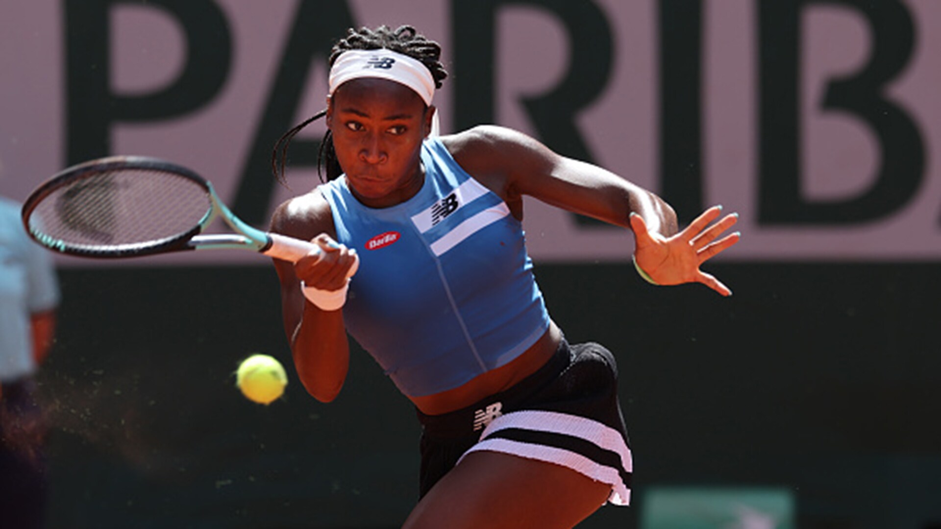 Coco Gauff slow start to reach second round at RolandGarros