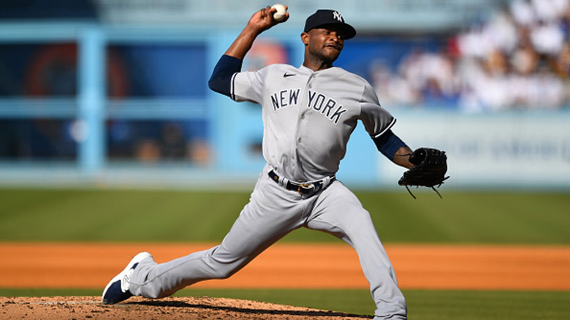 Yankees score runs in final three innings for victory over Dodgers