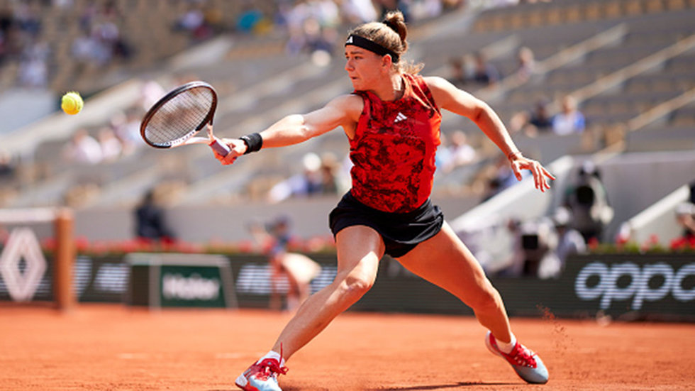 Muchova beats Pavlyuchenkova to advance to first Roland-Garros semi-final