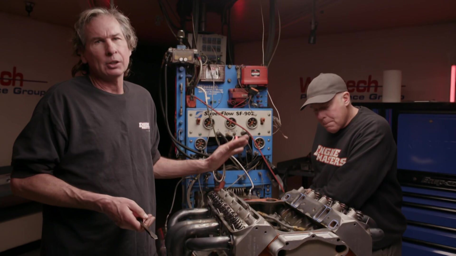 Engine Masters S7E6 Solid Lifter Cam Comparo Roller vs. Flat Tappet!