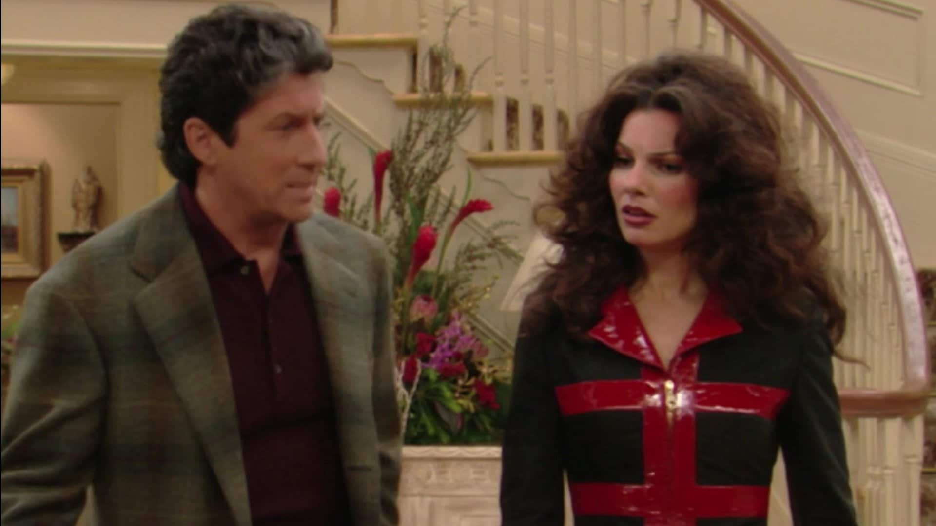 Red Heart Shaped Bag of Fran Fine (Fran Drescher) in The Nanny (S03E13)